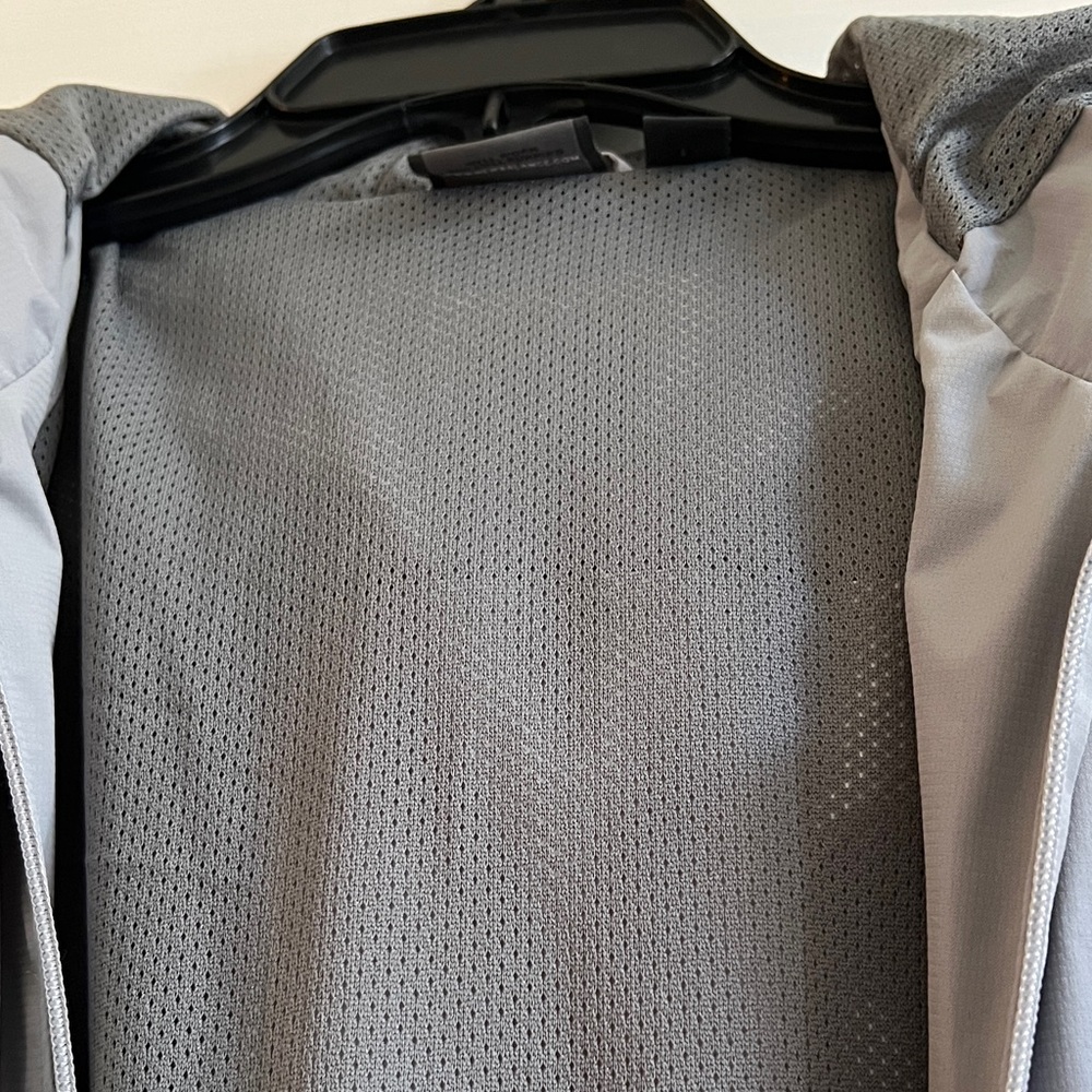 New Balance Light Gray Mesh windbreaker Jacket - Picture 3 of 4